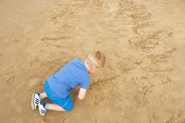 babies-infants-children-sand-writing-drawing-learn