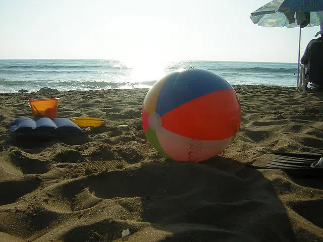 beach-ball-hot-potato-party-game