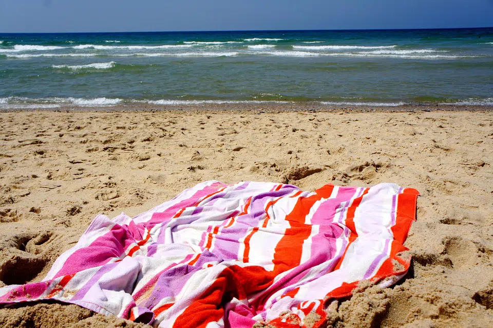 beach-towel-game-musical